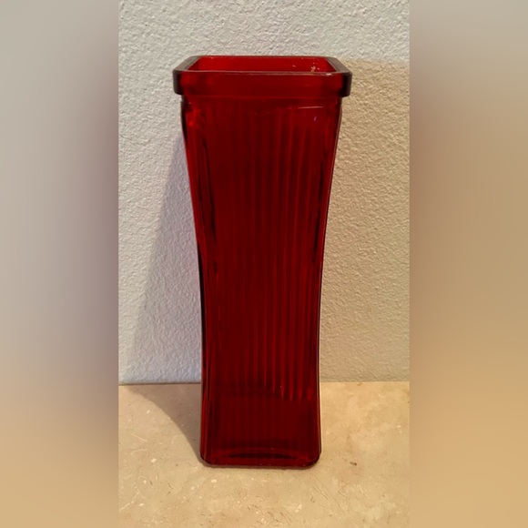 Ruby Red Square Vase. 8.75” - Picture 7 of 16